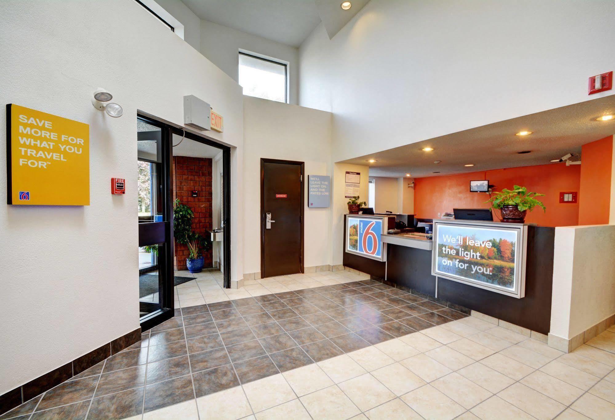Motel 6-Newport, Ri Ngoại thất bức ảnh