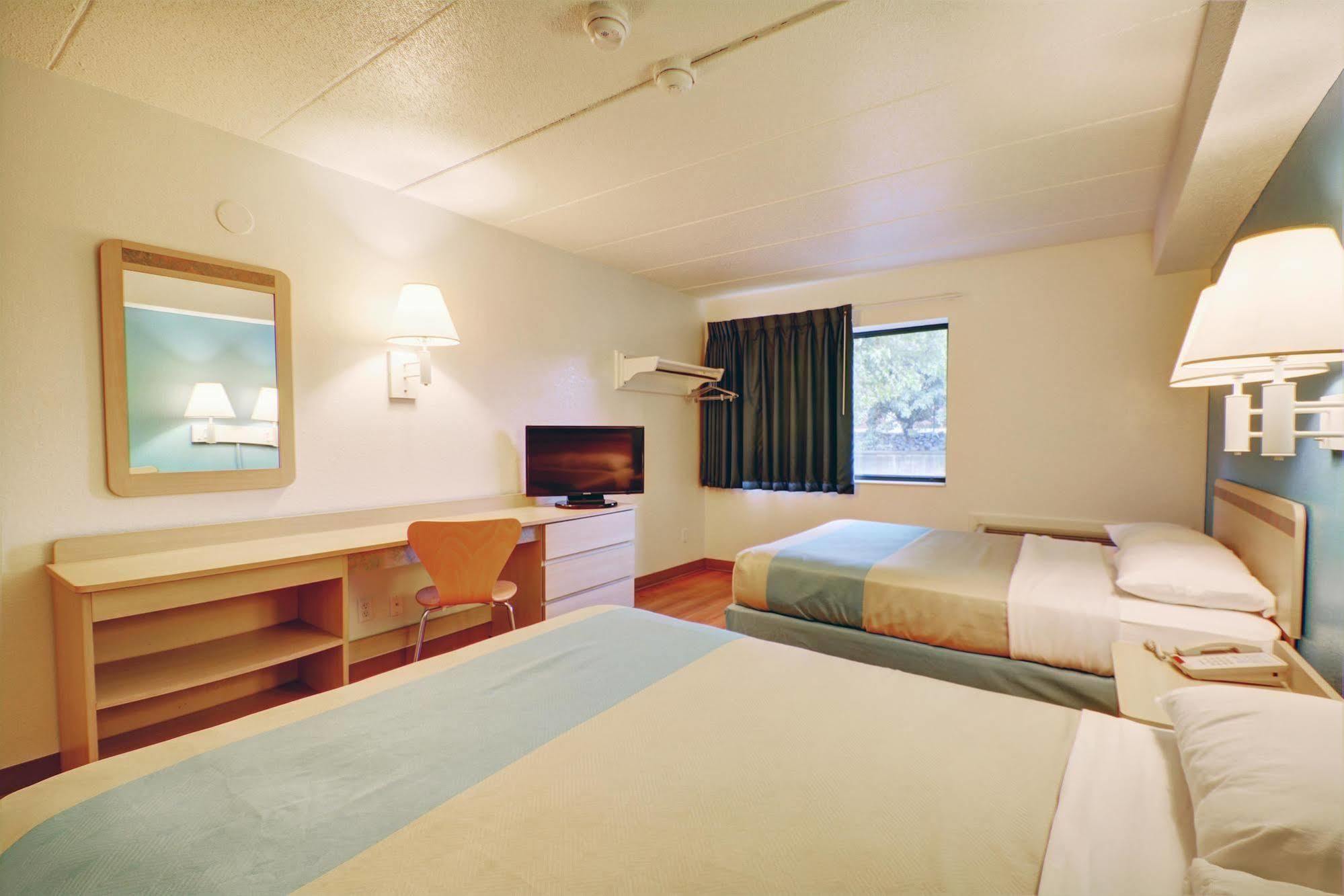 Motel 6-Newport, Ri Ngoại thất bức ảnh