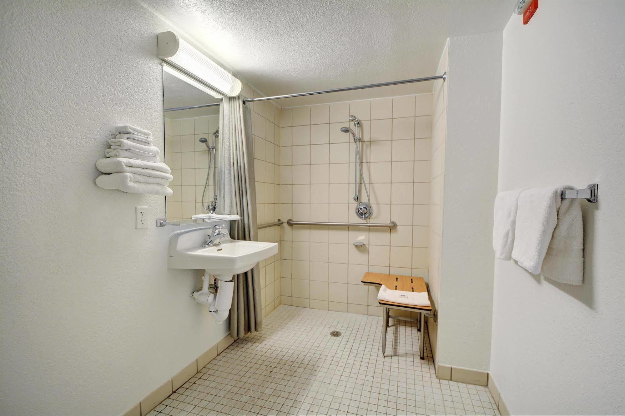 Motel 6-Newport, Ri Ngoại thất bức ảnh